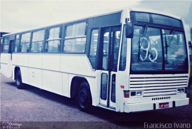 Ônibus Particulares 95 na cidade de Assis, São Paulo, Brasil, por Francisco Ivano. Número da foto: #784325.
