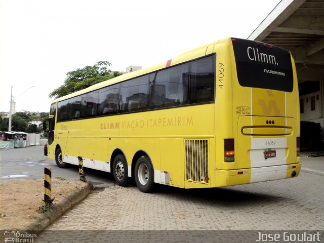 Viação Itapemirim 44069 na cidade de Muriaé, Minas Gerais, Brasil, por José Goulart. Número da foto: #786514.