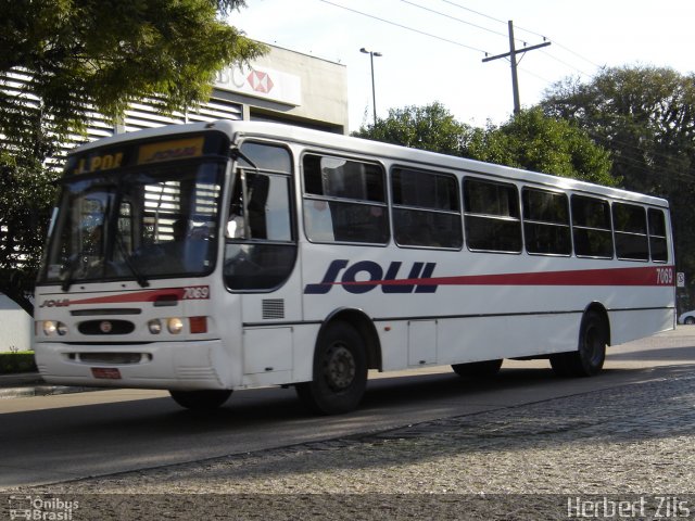 SOUL - Sociedade de Ônibus União Ltda. 7069 na cidade de Porto Alegre, Rio Grande do Sul, Brasil, por Herbert Zils. Número da foto: #790796.