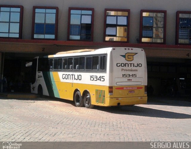 Empresa Gontijo de Transportes 15345 na cidade de Governador Valadares, Minas Gerais, Brasil, por Sergio Alves. Número da foto: #791361.