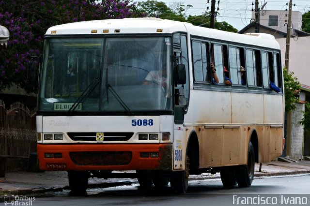 AVOA - Auto Viação Ourinhos Assis 5088 na cidade de Paraguaçu Paulista, São Paulo, Brasil, por Francisco Ivano. Número da foto: #794084.