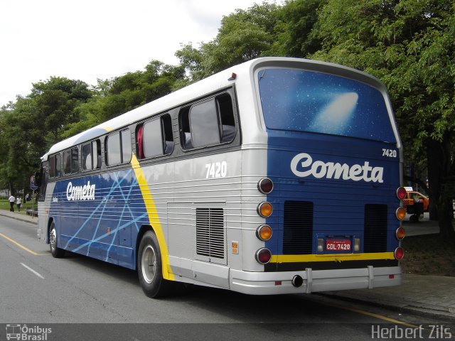 Viação Cometa 7420 na cidade de Curitiba, Paraná, Brasil, por Herbert Zils. ID da foto: 800887.