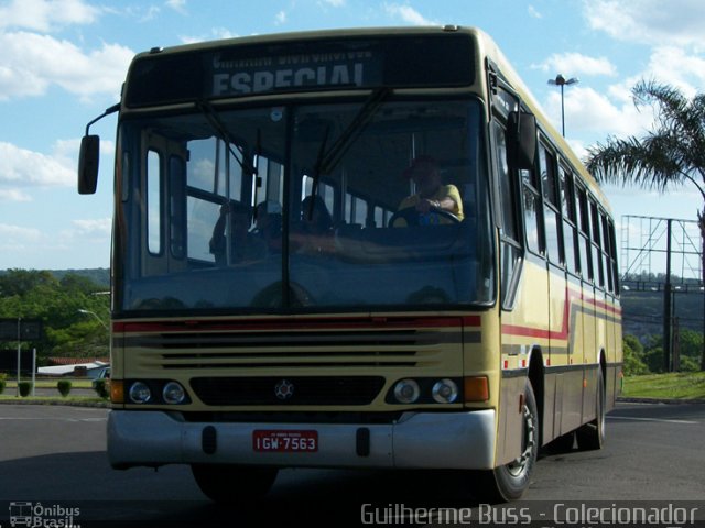 Ônibus Particulares 208 na cidade de Dois Irmãos, Rio Grande do Sul, Brasil, por Jose  Fernando. ID da foto: 802289.