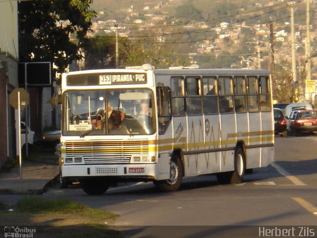 Companhia Carris Porto-Alegrense 0261 na cidade de Porto Alegre, Rio Grande do Sul, Brasil, por Herbert Zils. Número da foto: #803365.
