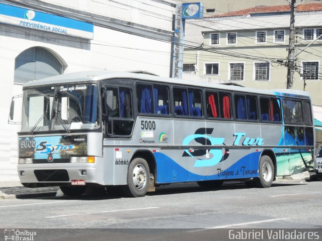SS Tur 5000 na cidade de Curitiba, Paraná, Brasil, por Gabriel Valladares. Número da foto: #805803.