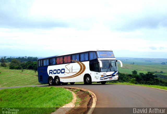 Rodo Sul Turismo e Fretamento 6003 na cidade de Bela Vista do Paraíso, Paraná, Brasil, por David Arthur. ID da foto: 812788.