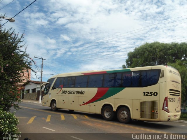 Empresa São Cristóvão 1250 na cidade de Araxá, Minas Gerais, Brasil, por Guilherme Antonio. Número da foto: #819794.