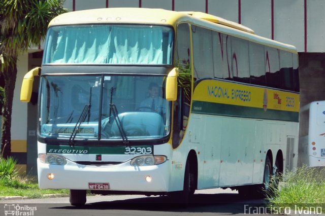 Nacional Expresso 32303 na cidade de Ourinhos, São Paulo, Brasil, por Francisco Ivano. Número da foto: #819717.
