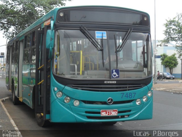 Autotrans Transportes Urbanos e Rodoviários 7487 na cidade de Uberlândia, Minas Gerais, Brasil, por Lucas Borges . ID da foto: 771120.