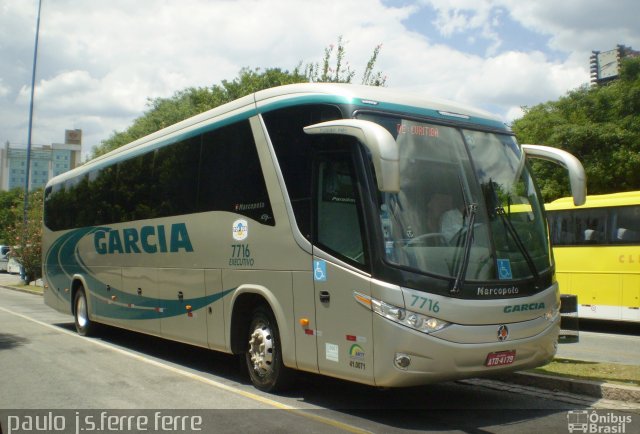 Viação Garcia 7716 na cidade de Curitiba, Paraná, Brasil, por Paulo J. S. Ferre. Número da foto: #772232.