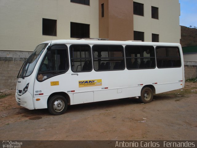 Van Tour Locações e Fretamento 6015 na cidade de João Monlevade, Minas Gerais, Brasil, por Antonio Carlos Fernandes. Número da foto: #1345916.