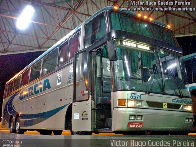 Viação Garcia 6574 na cidade de Maringá, Paraná, Brasil, por Victor Hugo Guedes Pereira. Número da foto: #1345742.