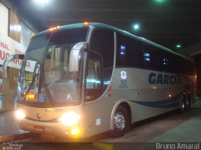 Viação Garcia 7421 na cidade de Apucarana, Paraná, Brasil, por Bruno Amaral. ID da foto: 1346713.