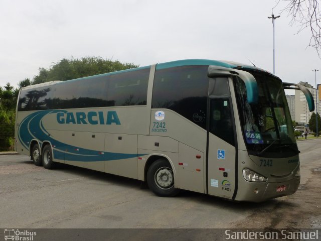 Viação Garcia 7242 na cidade de Curitiba, Paraná, Brasil, por Sanderson Samuel. Número da foto: #1354758.