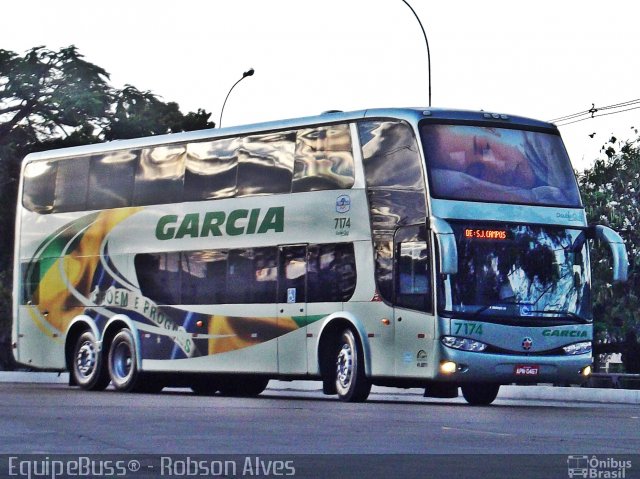 Viação Garcia 7174 na cidade de Maringá, Paraná, Brasil, por Robson Alves. ID da foto: 1371476.