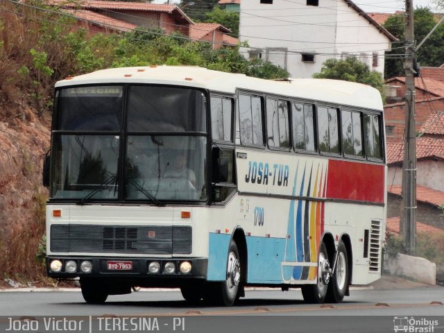 Josa Tur 1700 na cidade de Teresina, Piauí, Brasil, por João Victor. Número da foto: #1371884.