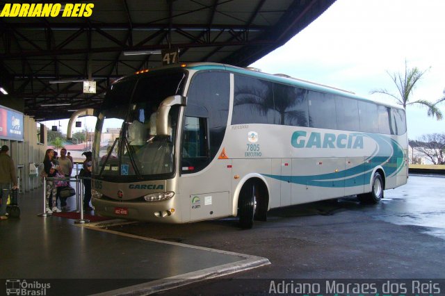 Viação Garcia 7805 na cidade de Londrina, Paraná, Brasil, por Adriano Moraes dos Reis. Número da foto: #1372738.