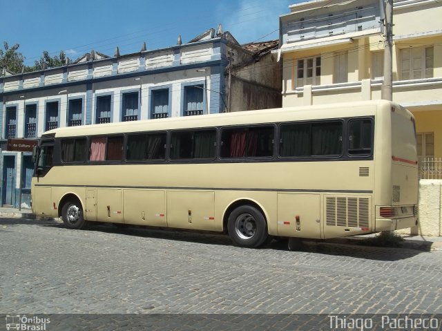 Ônibus Particulares 2039 na cidade de Januária, Minas Gerais, Brasil, por Thiago  Pacheco. ID da foto: 1327223.