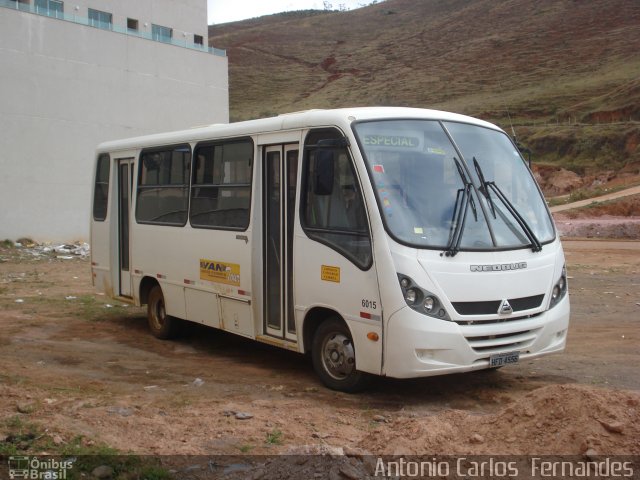 Van Tour Locações e Fretamento 6015 na cidade de João Monlevade, Minas Gerais, Brasil, por Antonio Carlos Fernandes. Número da foto: #1329355.