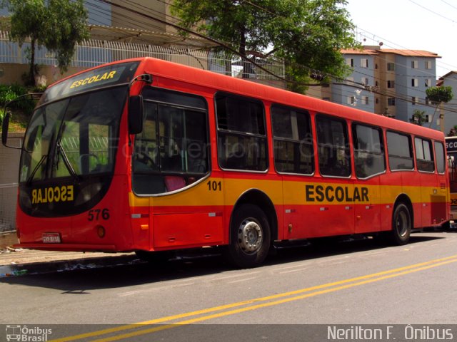 Escolares 576 na cidade de Barueri, São Paulo, Brasil, por Nerilton F.  ônibus. Número da foto: #1332507.