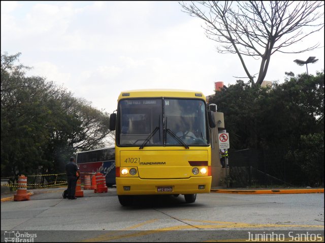 Viação Itapemirim 41021 na cidade de São Paulo, São Paulo, Brasil, por Juninho Santos. ID da foto: 1331897.