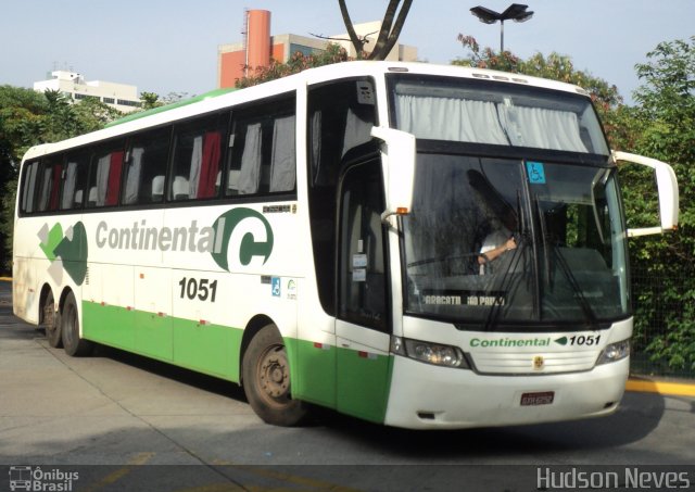 Viação Continental de Transportes 1051 na cidade de São Paulo, São Paulo, Brasil, por Hudson Neves. ID da foto: 1396827.