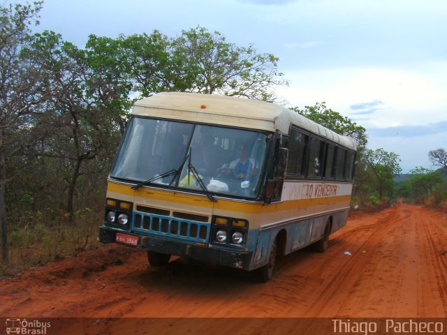 Ônibus Particulares 3548 na cidade de Miravânia, Minas Gerais, Brasil, por Thiago  Pacheco. Número da foto: #1400247.