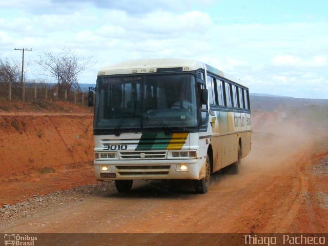 Empresa Gontijo de Transportes 3010 na cidade de Montalvânia, Minas Gerais, Brasil, por Thiago  Pacheco. Número da foto: #1406915.