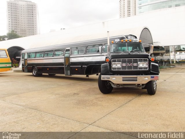 Ônibus Particulares PAPA-FILA na cidade de São Paulo, São Paulo, Brasil, por Leonardo Fidelli. Número da foto: #1405701.