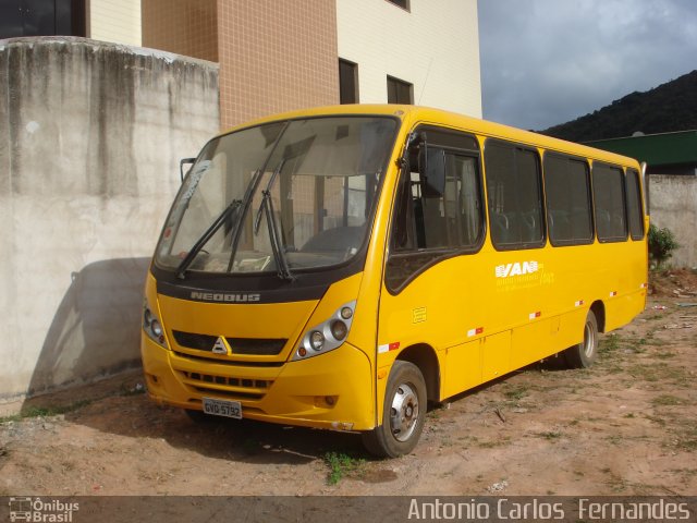 Van Tour Locações e Fretamento 5792 na cidade de João Monlevade, Minas Gerais, Brasil, por Antonio Carlos Fernandes. Número da foto: #1412660.
