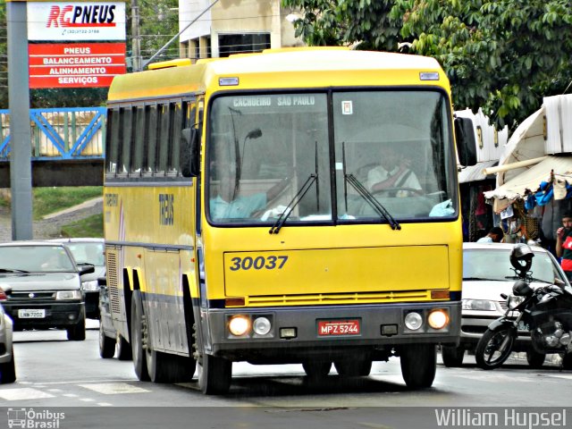 Viação Itapemirim 30037 na cidade de Muriaé, Minas Gerais, Brasil, por William Hupsel. Número da foto: #1412174.