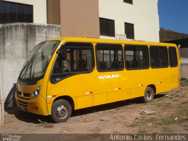 Van Tour Locações e Fretamento 5792 na cidade de João Monlevade, Minas Gerais, Brasil, por Antonio Carlos Fernandes. Número da foto: #1417295.