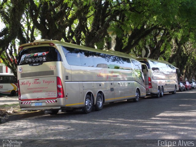 Holly Bus Viajes 212 na cidade de Pelotas, Rio Grande do Sul, Brasil, por Felipe Alves. Número da foto: #1380084.