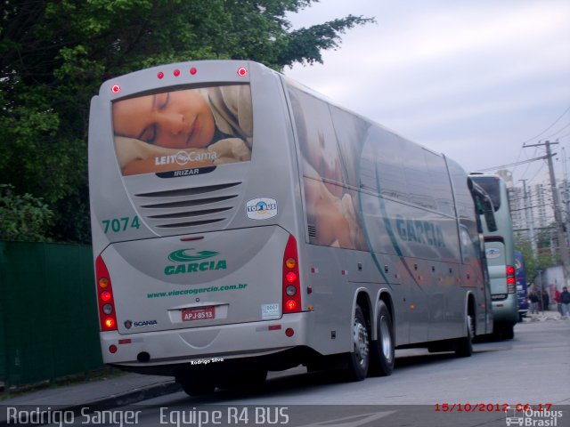 Viação Garcia 7074 na cidade de São Paulo, São Paulo, Brasil, por Rodrigo S. G Busólogo do Brasil. Número da foto: #1381734.