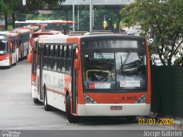 Santa Madalena > Oak Tree Transportes Urbanos 8 3935 na cidade de Osasco, São Paulo, Brasil, por Jorge  Gabriel. Número da foto: #1428630.