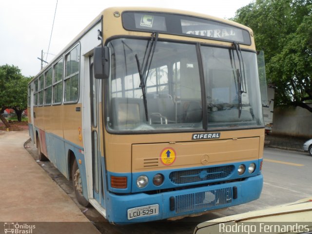 Ônibus Particulares 10 na cidade de Além Paraíba, Minas Gerais, Brasil, por Rodrigo Fernades. Número da foto: #1434554.