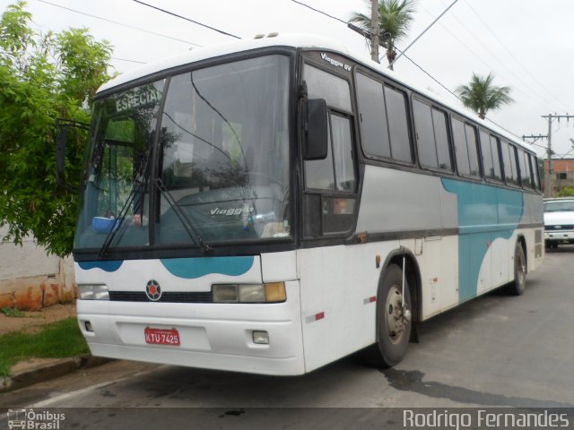 Ônibus Particulares KTU7425 na cidade de Além Paraíba, Minas Gerais, Brasil, por Rodrigo Fernades. ID da foto: 1434561.