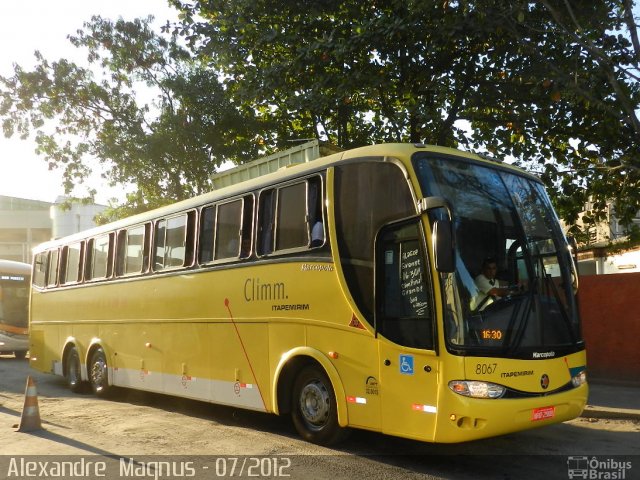 Viação Itapemirim 8067 na cidade de Rio de Janeiro, Rio de Janeiro, Brasil, por Alexandre  Magnus. Número da foto: #1382684.