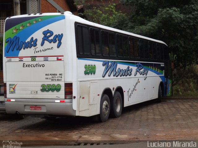 Monte Rey Turismo 3500 na cidade de Teixeiras, Minas Gerais, Brasil, por Luciano Miranda. Número da foto: #1386214.