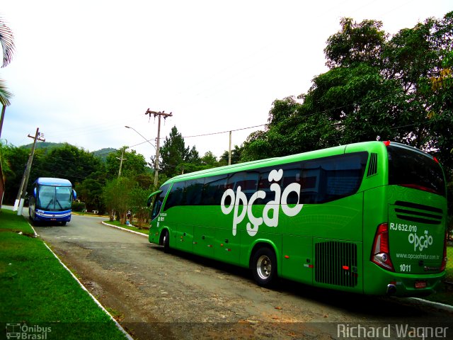 Opção Fretamento e Turismo RJ 632.010 na cidade de Itatiaia, Rio de Janeiro, Brasil, por Richard Wagner. Número da foto: #1385904.