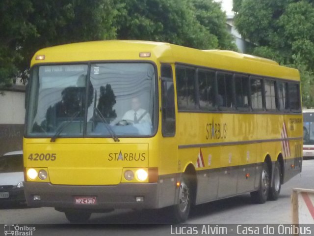 Viação Itapemirim 42005 na cidade de Rio de Janeiro, Rio de Janeiro, Brasil, por Lucas Alvim. Número da foto: #1388729.