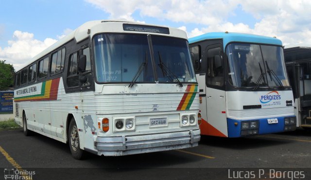 Ônibus Particulares 6668 na cidade de Araxá, Minas Gerais, Brasil, por Lucas Borges . Número da foto: #1389289.