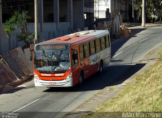 Viação Santa Edwiges 69842 na cidade de Betim, Minas Gerais, Brasil, por Adão Raimundo Marcelino. Número da foto: #1390149.