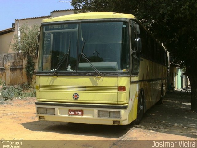 Ônibus Particulares 7281 na cidade de Curvelo, Minas Gerais, Brasil, por Josimar Vieira. Número da foto: #1395664.