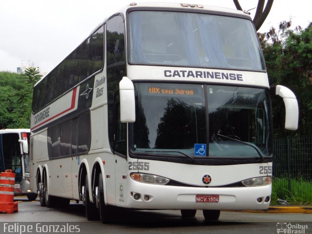 Auto Viação Catarinense 2555 na cidade de São Paulo, São Paulo, Brasil, por Felipe Gonzales. Número da foto: #1470726.