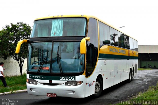 Nacional Expresso 32302 na cidade de Ourinhos, São Paulo, Brasil, por Francisco Ivano. Número da foto: #1472443.