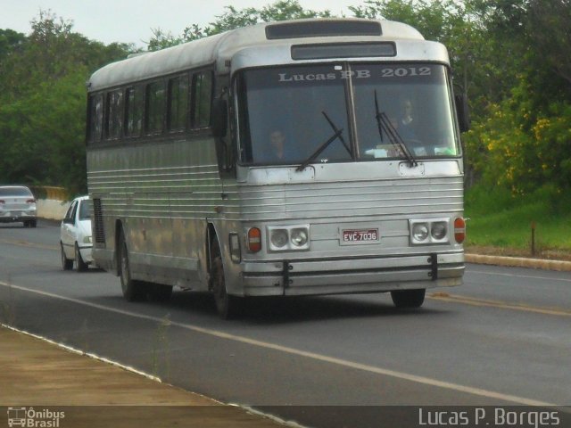 Ônibus Particulares EVC7036 na cidade de Araxá, Minas Gerais, Brasil, por Lucas Borges . ID da foto: 1478373.