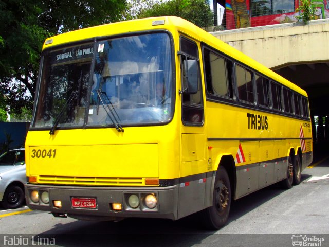 Viação Itapemirim 30041 na cidade de São Caetano do Sul, São Paulo, Brasil, por Fabio Lima. ID da foto: 1445638.