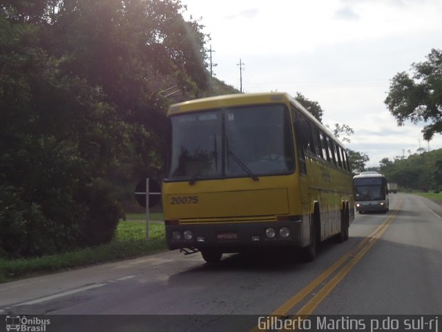 Viação Itapemirim 20075 na cidade de Paraíba do Sul, Rio de Janeiro, Brasil, por Gilberto Martins. ID da foto: 1497093.