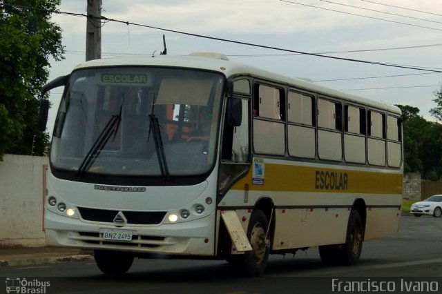 Ônibus Particulares 498 na cidade de Assis, São Paulo, Brasil, por Francisco Ivano. Número da foto: #1447271.